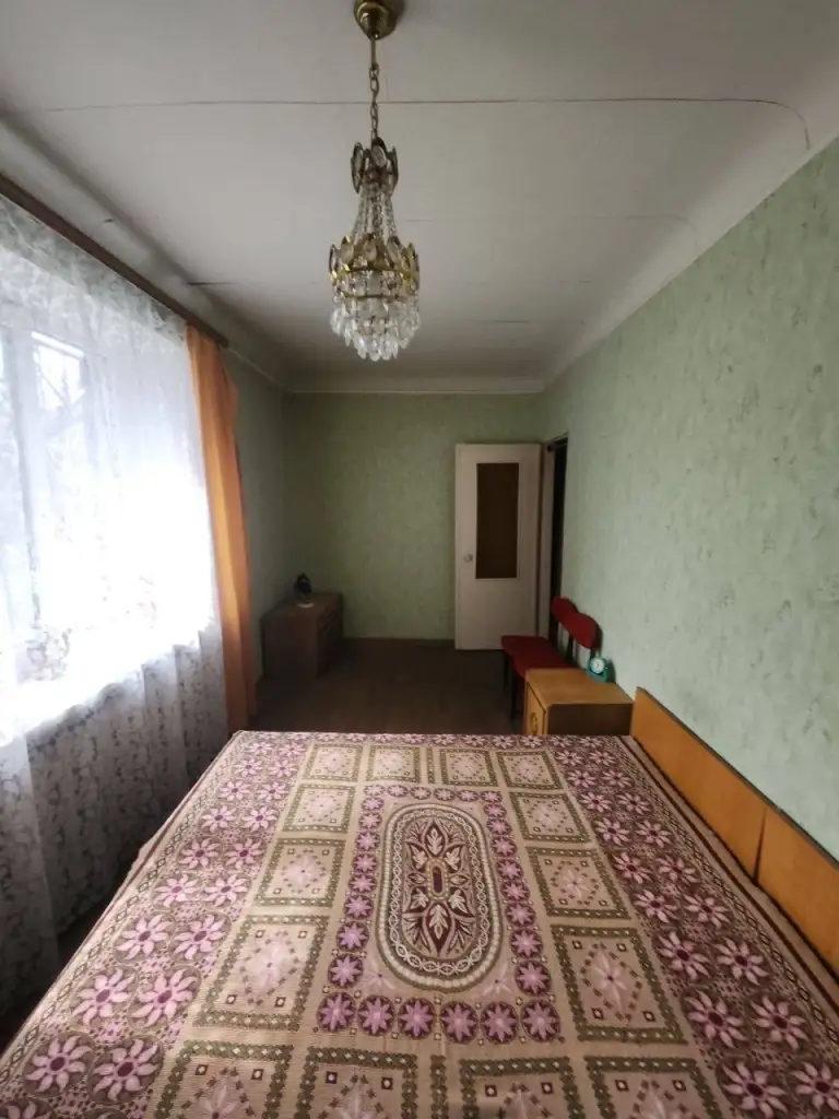 2К. Квартира — киевский район, университетская/ пр. Мира

Общая площадь — 42 кв. М.
Этаж: 1/5

Угловая квартира в кирпичном доме, не у дороги. Комнаты раздельные, большой коридор, окна пластиковые. Санузел в кафеле, косметический ремонт обновлялся. Продается с мебелью и бытовой техникой. Отличная транспортная развязка и инфраструктура: остановка, рынок, магазины, школа — все в шаговой доступности.

— Стоимость: **4 200 000 ₽** торг.
Новая цена: **3 800 000 ₽**

+7(949)105-35-35, Виктория

(
( - фотография - 2