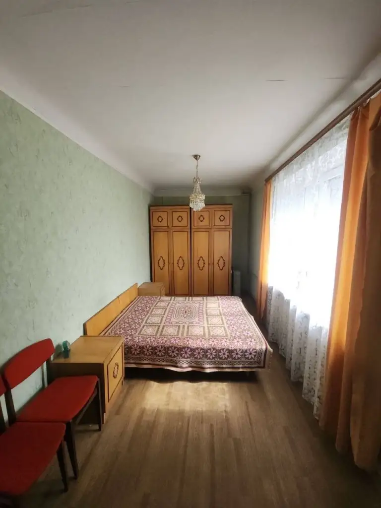 2К. Квартира — киевский район, университетская/ пр. Мира

Общая площадь — 42 кв. М.
Этаж: 1/5

Угловая квартира в кирпичном доме, не у дороги. Комнаты раздельные, большой коридор, окна пластиковые. Санузел в кафеле, косметический ремонт обновлялся. Продается с мебелью и бытовой техникой. Отличная транспортная развязка и инфраструктура: остановка, рынок, магазины, школа — все в шаговой доступности.

— Стоимость: **4 200 000 ₽** торг.
Новая цена: **3 800 000 ₽**

+7(949)105-35-35, Виктория

(
( - фотография - 1