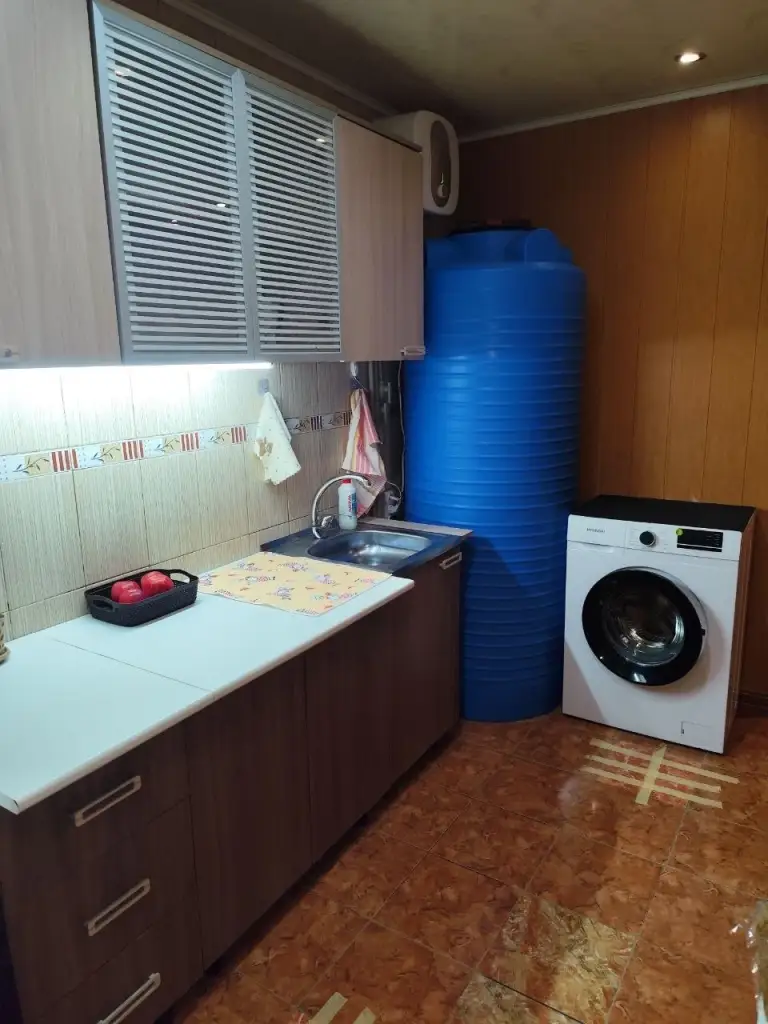5К. Квартира — кировский район, текстильщик, «обжора»
Общая площадь — 100 кв. М.
Этаж: 5/9

Сдаётся просторная пятикомнатная квартира. Установлен накопительный бак.

— Стоимость: **50 000 ₽** + коммунальные услуги
+7(949)105-35-35, Виктория

(
( - фотография - 6