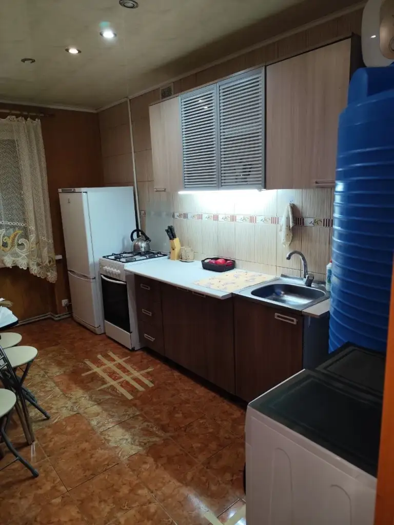 5К. Квартира — кировский район, текстильщик, «обжора»
Общая площадь — 100 кв. М.
Этаж: 5/9

Сдаётся просторная пятикомнатная квартира. Установлен накопительный бак.

— Стоимость: **50 000 ₽** + коммунальные услуги
+7(949)105-35-35, Виктория

(
( - фотография - 5