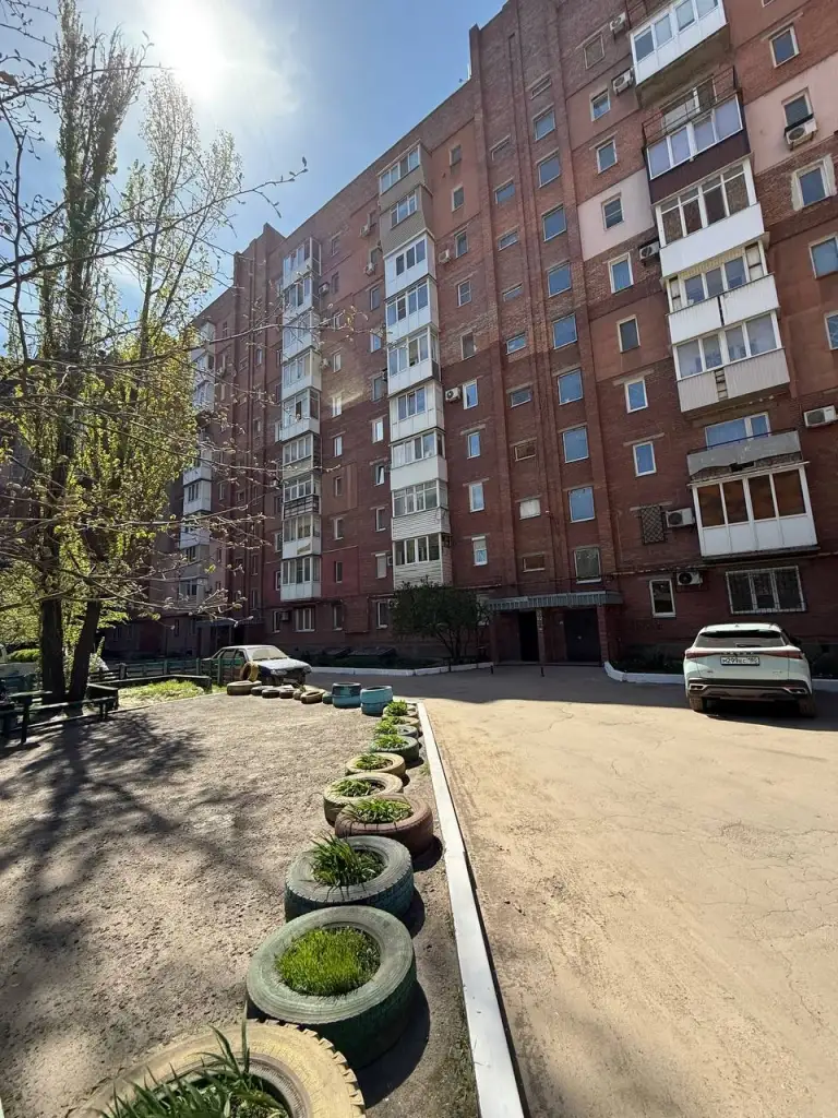 Продается 3к. Квартира в кировском р-не

- Адрес квартиры: ул. Петровского, 129, мк-н текстильщик
- Общая площадь —** 67 кв. М.
**- Этаж:** 3/10
**
Кирпичный дом, уютная студия и кухня из натурального дерева. Межкомнатные двери деревянные. Теплый пол в коридоре и санузле, в комнатах ламинат. Без газа, все на электричестве. Документы готовы, все остается.

Стоимость:** ~~7 000 000₽~~
Новая цена: 6 600 000 ₽
**
Контакты: +7(949)105-35-35, виктория
Контакты: @donvikay - фотография - 10