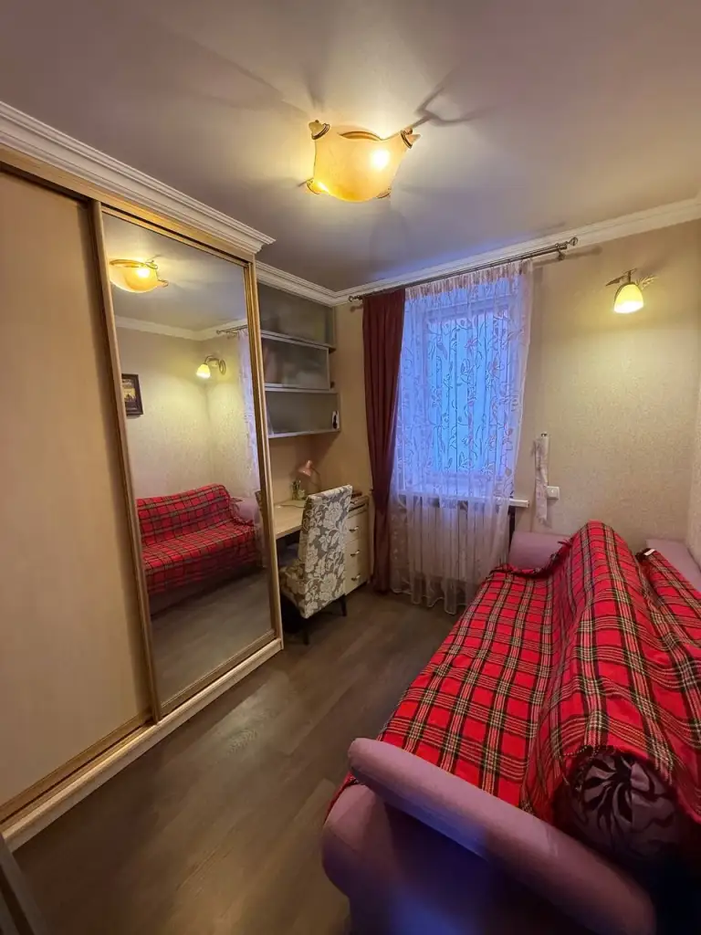 Продается 3к. Квартира в кировском р-не

- Адрес квартиры: ул. Петровского, 129, мк-н текстильщик
- Общая площадь —** 67 кв. М.
**- Этаж:** 3/10
**
Кирпичный дом, уютная студия и кухня из натурального дерева. Межкомнатные двери деревянные. Теплый пол в коридоре и санузле, в комнатах ламинат. Без газа, все на электричестве. Документы готовы, все остается.

Стоимость:** ~~7 000 000₽~~
Новая цена: 6 600 000 ₽
**
Контакты: +7(949)105-35-35, виктория
Контакты: @donvikay - фотография - 5