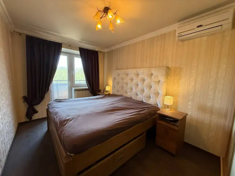 Продается 3к. Квартира в кировском р-не

- Адрес квартиры: ул. Петровского, 129, мк-н текстильщик
- Общая площадь —** 67 кв. М.
**- Этаж:** 3/10
**
Кирпичный дом, уютная студия и кухня из натурального дерева. Межкомнатные двери деревянные. Теплый пол в коридоре и санузле, в комнатах ламинат. Без газа, все на электричестве. Документы готовы, все остается.

Стоимость:** ~~7 000 000₽~~
Новая цена: 6 600 000 ₽
**
Контакты: +7(949)105-35-35, виктория
Контакты: @donvikay - фотография - 7
