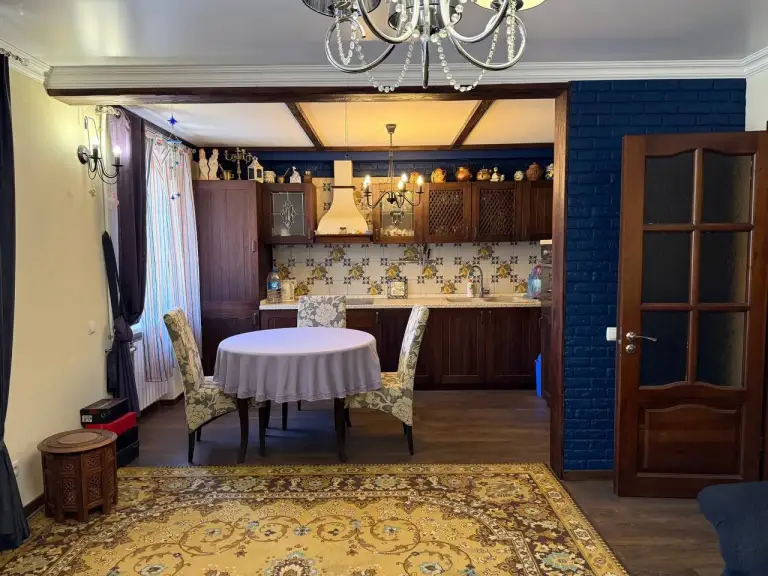Продается 3к. Квартира в кировском р-не

- Адрес квартиры: ул. Петровского, 129, мк-н текстильщик
- Общая площадь —** 67 кв. М.
**- Этаж:** 3/10
**
Кирпичный дом, уютная студия и кухня из натурального дерева. Межкомнатные двери деревянные. Теплый пол в коридоре и санузле, в комнатах ламинат. Без газа, все на электричестве. Документы готовы, все остается.

Стоимость:** ~~7 000 000₽~~
Новая цена: 6 600 000 ₽
**
Контакты: +7(949)105-35-35, виктория
Контакты: @donvikay - фотография - 1