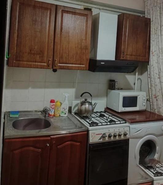 1-К квартира, не угловая. Площадь 29 кв. М. Жилая 15. Ремонт. Продажа с мебелью и техникой. Торг возможен. - фотография - 3