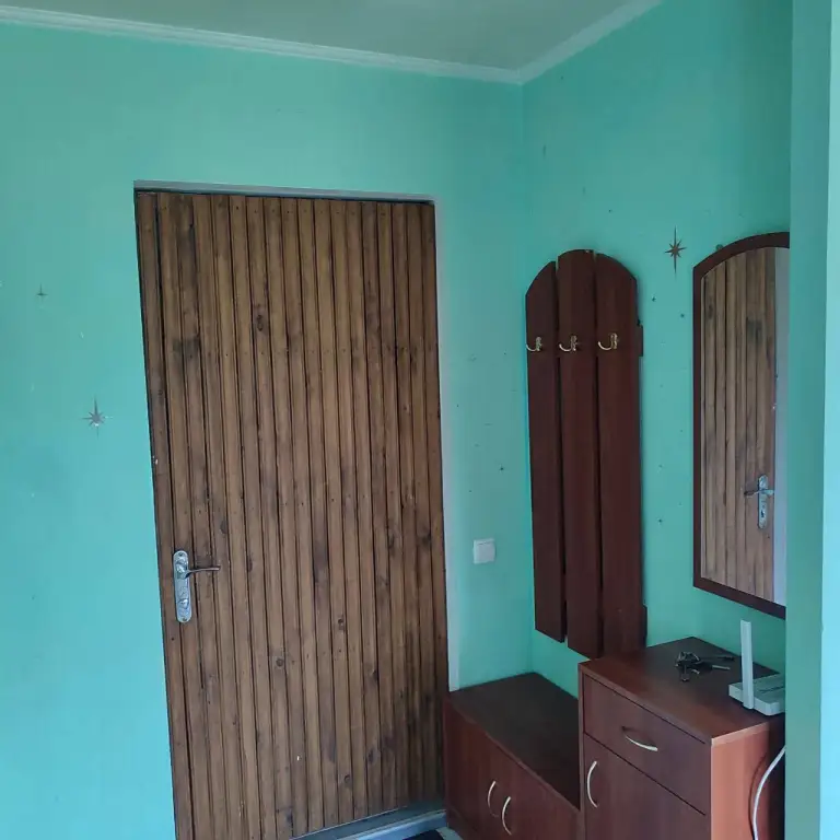 Сдается посуточно 1к. Квартира, 4/9

Текстильщик, кировский район, ул. Островского
Общая площадь —** 35 **кв. М.
Этаж:** 4/9
**
Уютная квартира с удобным расположением рядом с магазинами и аптеками. Отличная транспортная доступность. В квартире есть диван с чистым постельным бельём, полотенца, бесплатный wi-fi, тв, холодильник, стиральная машина, утюг, фен, электрочайник и посуда. Генеральная уборка после каждого гостя. Возможен ранний заезд и поздний выезд по предварительной договоренности. При заселении необходим документ. Оплата наличными и безналом.

Стоимость:** 5500 **₽

+7(949)105-35-35, Виктория
Контакты: @donvikay - фотография - 5