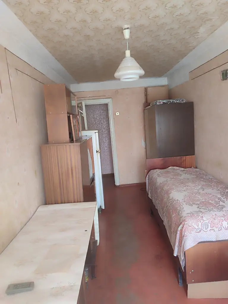 Продается 3-х комнатная квартира 4 эт/4, г. Харцызск, ул. Кутузова д.46, район трест. 3 680 000руб.
Документы рф на руках. Один взрослый собственник, долгов и прописанных в квартире нет.
Общая площадь 56,9 м 2, жилая 42,1 м 2
Квартира требует вложений, идеально подойдет под ваш авторский дизайн.
Не угловая. Счетчики на газ, воду, свет. В доме счетчик на отопление.
Зал проходной. Санузел раздельный. В квартире газовая колонка. Вместительная кладовая.
Рядом 5 школа, детский садик, магазины. Недалеко автовокзал, рынок.
Во дворе новая детская площадка.
Весной 2026 г. Произведен ремонт фасада дома, крыши по региональной адресной программе капремонта многоквартирных домов. В подъезде установлены пластиковые окна.
Тел. 79495365498 - фотография - 11