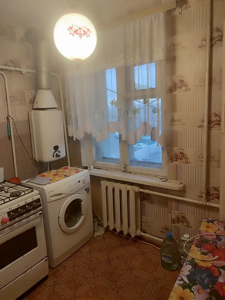 Продается 3-х комнатная квартира 4 эт/4, г. Харцызск, ул. Кутузова д.46, район трест. 3 680 000руб.
Документы рф на руках. Один взрослый собственник, долгов и прописанных в квартире нет.
Общая площадь 56,9 м 2, жилая 42,1 м 2
Квартира требует вложений, идеально подойдет под ваш авторский дизайн.
Не угловая. Счетчики на газ, воду, свет. В доме счетчик на отопление.
Зал проходной. Санузел раздельный. В квартире газовая колонка. Вместительная кладовая.
Рядом 5 школа, детский садик, магазины. Недалеко автовокзал, рынок.
Во дворе новая детская площадка.
Весной 2026 г. Произведен ремонт фасада дома, крыши по региональной адресной программе капремонта многоквартирных домов. В подъезде установлены пластиковые окна.
Тел. 79495365498 - фотография - 10