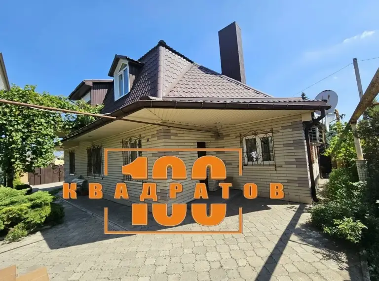 🚀Продажа дома, рядом центральный парк, макеевка
💰20 000 000 Р.
☎+79495226870
Если вы любите встречать утро с чашечкой кофе, стоя на красивенной терассе, увитой зеленью, и любоваться бликами воды в бассейне, то вам- к нам)).
Красивый, ухоженный, выстроенный с любовью дом ждёт вас!
🏡Земельный участок - 6 соток, земля приватизирована.
Внешняя часть дома облицована сканроком (вентилируемая система, рассчитанная на 100 лет эксплуатации в самых жестких условиях).
🔥Есть гараж на 2 машины с автоматическими воротами.
Благоустроена территория двора и подъездная часть к дому. Выложена плитка, высажены декоративные растения, виноград, цветы.
🔥Во дворе бассейн, пляжная зона.
Установлены навесы. Во дворе также имеются вольеры.
🔥Отдельно стоящая сауна с летней кухней.
Территория ухожена, создана атмосфера уюта и комфорта.
🔥Дом представляет собой 2- х этажное отдельно стоящее здание общей площадью 247 кв. М. , в том числе 42, 0 – гараж). Жилая площадь – 128 кв. М.
🎈На 1 этаже расположен просторный холл с красивой, необычной белоснежной лестницей. Здесь же находится зал, спальня, спортивный зал (возможно использование как еще одной спальной зоны) и сан. Узел.
🎈На 2 этаже расположены 3 спальни. Одна из спален с выходом на террасу, увитой растениями. Сан. Узел. Во всех санузлах установлен «теплый пол».
🔥Дом полностью укомплектован мебелью, в доме установлены 4 кондиционера – инвертора.
💧Так же в доме установлен бак для запаса воды на 700 литров и станция бесперебойной подачи воды.
♨️Дом газифицирован, установлена газовая колонка.
👌Установлено видеонаблюдение, имеется стабилизатор напряжения.
Видео дома www. Tiktok. Com/@ekaterina. ..
Видео двора vm. Tiktok. Com/zmsoyuawm/
Видео 1 этажа vm. Tiktok. Com/zmsouk44q/
Видео 2 этажа vm. Tiktok. Com/zmsouk44q/
Эксклюзивная продажа объекта, по всем вопросам набирайте ☎️+79495226870, ан 100 квадратов, екатерина. - фотография - 1