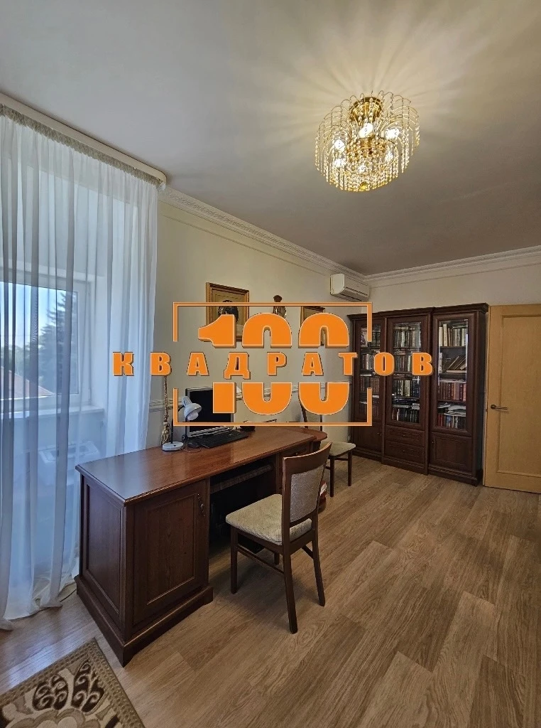 🚀Продажа дома, рядом центральный парк, макеевка
💰20 000 000 Р.
☎+79495226870
Если вы любите встречать утро с чашечкой кофе, стоя на красивенной терассе, увитой зеленью, и любоваться бликами воды в бассейне, то вам- к нам)).
Красивый, ухоженный, выстроенный с любовью дом ждёт вас!
🏡Земельный участок - 6 соток, земля приватизирована.
Внешняя часть дома облицована сканроком (вентилируемая система, рассчитанная на 100 лет эксплуатации в самых жестких условиях).
🔥Есть гараж на 2 машины с автоматическими воротами.
Благоустроена территория двора и подъездная часть к дому. Выложена плитка, высажены декоративные растения, виноград, цветы.
🔥Во дворе бассейн, пляжная зона.
Установлены навесы. Во дворе также имеются вольеры.
🔥Отдельно стоящая сауна с летней кухней.
Территория ухожена, создана атмосфера уюта и комфорта.
🔥Дом представляет собой 2- х этажное отдельно стоящее здание общей площадью 247 кв. М. , в том числе 42, 0 – гараж). Жилая площадь – 128 кв. М.
🎈На 1 этаже расположен просторный холл с красивой, необычной белоснежной лестницей. Здесь же находится зал, спальня, спортивный зал (возможно использование как еще одной спальной зоны) и сан. Узел.
🎈На 2 этаже расположены 3 спальни. Одна из спален с выходом на террасу, увитой растениями. Сан. Узел. Во всех санузлах установлен «теплый пол».
🔥Дом полностью укомплектован мебелью, в доме установлены 4 кондиционера – инвертора.
💧Так же в доме установлен бак для запаса воды на 700 литров и станция бесперебойной подачи воды.
♨️Дом газифицирован, установлена газовая колонка.
👌Установлено видеонаблюдение, имеется стабилизатор напряжения.
Видео дома www. Tiktok. Com/@ekaterina. ..
Видео двора vm. Tiktok. Com/zmsoyuawm/
Видео 1 этажа vm. Tiktok. Com/zmsouk44q/
Видео 2 этажа vm. Tiktok. Com/zmsouk44q/
Эксклюзивная продажа объекта, по всем вопросам набирайте ☎️+79495226870, ан 100 квадратов, екатерина. - фотография - 9