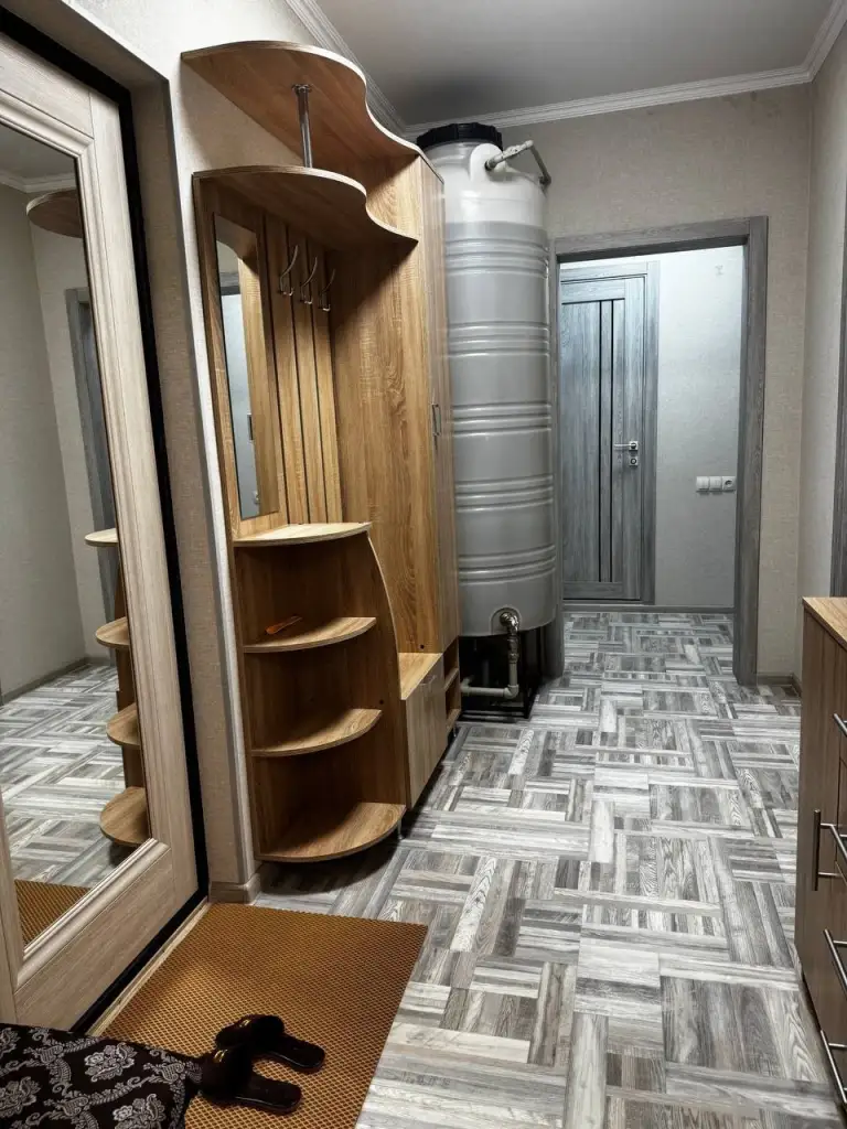 2К. Квартира — куйбышевский район, улица церетели

Этаж: 2/9
50 М2

Сдается впервые после капитального ремонта просторная и светлая 2-комнатная квартира с гаражом. Комнаты раздельные, квартира полностью укомплектована: холодильник, стиральная машина, микроволновая печь, плита, телевизор. Утепленная снаружи, с горячей водой 24/7 и накопительным баком. Окна выходят во двор, тихо.

В шаговой доступности находятся магазины, школа и детский сад.

— Стоимость: **50 000 ₽** + коммунальные услуги + залог 100% (один месяц).

+7(949)105-35-35, Виктория - фотография - 9