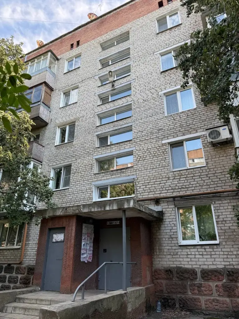 3К. Квартира в буденновском районе, ул. Кедрина

Ул. Кедрина, буденновский район
Общая площадь —** 58 **кв. М.
Этаж:** 4/5**

Кирпичный дом, «шахтный» тип. Квартира в хорошем жилом состоянии, с раздельными комнатами и санузлом. Есть балкон и лоджия. Вода круглосуточно. Документы готовы к сделке.

Стоимость —** ~~7 500 000 ~~**~~₽~~
Новая цена: 7 000 000 ₽

+7(949)105-35-35, Виктория
Контакты: @donvikay - фотография - 1