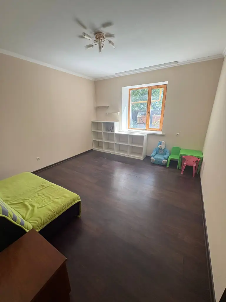 Продам современный дом, баня, 9 соток, пл. Бакинских комиссаров.
Продам лучший дом в районе площади бакинских комиссаров. Ул. Тесленко, район куйбышевский, донецк
Очень качественный, современный ремонт, делали для детей.
7 Комнат, кухни и на 1-м и на 2-м этажах, с выходом на террасу 70 кв. М. , где отмечали все праздники. Уютно, чистенько, спокойная аура.
Домашний кинотеатр с огромным экраном.
Баня, сауна, спортзал. Дом для достойного, проживания.
Земля 9 соток приватизированная.
Цена опущена на 5 000 000 руб.
Документы готовы, лучшее предложение. +79493793647 - фотография - 2