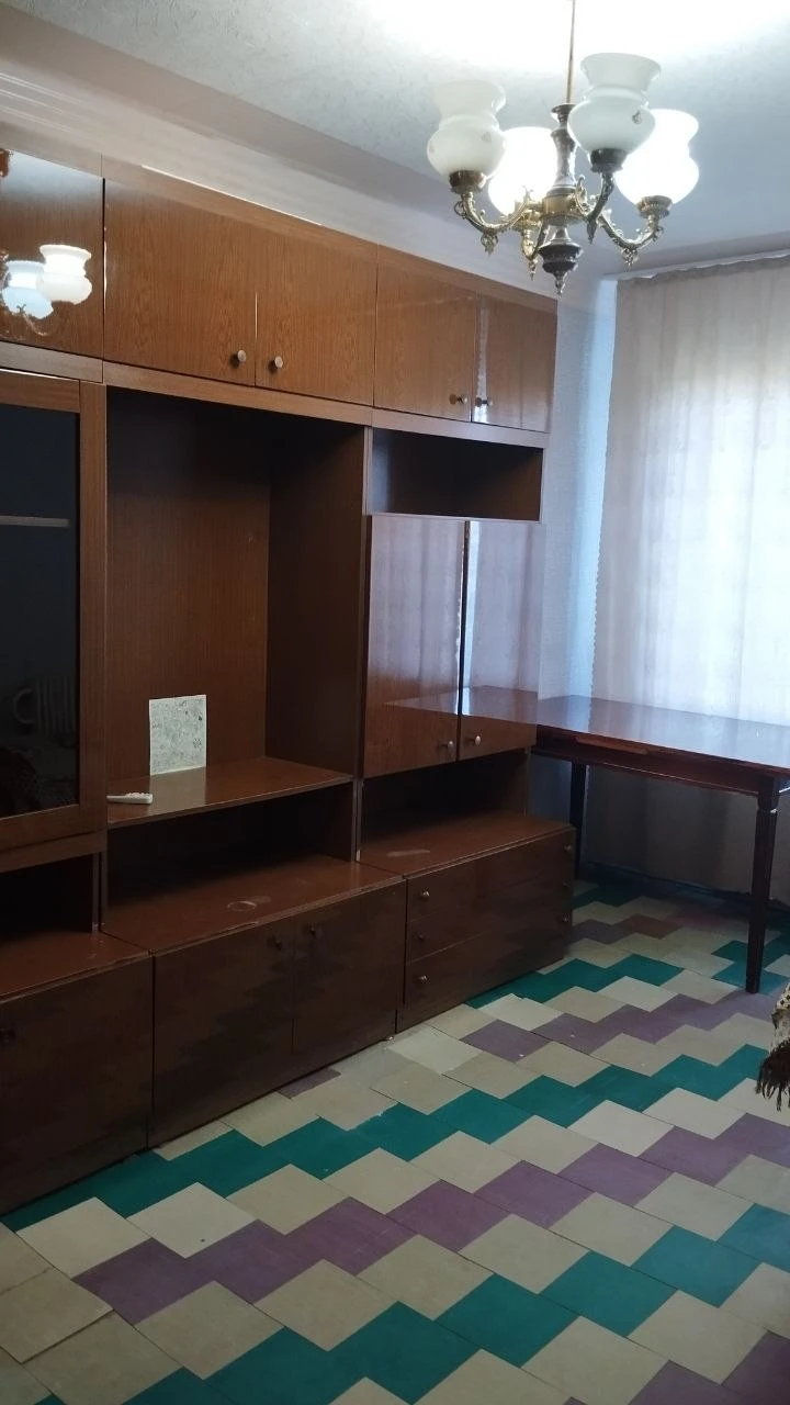 2К. Квартира — ленинский район, боссе, ул. Речная
Этаж: 5/5

Вода по графику, установлена обычная стиральная машина.

Квартира освобождается с 20 сентября.

— Стоимость: **18 000 ₽**
+7(949)105-35-35, Виктория - фотография - 2