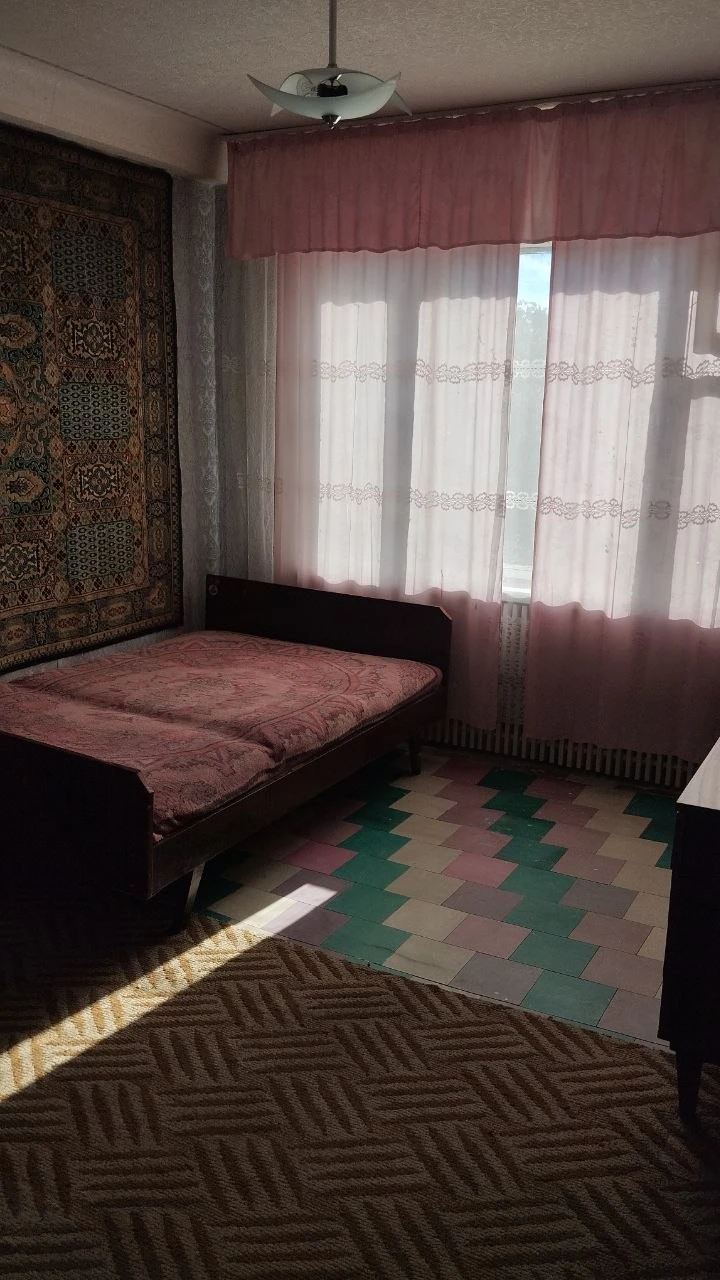 2К. Квартира — ленинский район, боссе, ул. Речная
Этаж: 5/5

Вода по графику, установлена обычная стиральная машина.

Квартира освобождается с 20 сентября.

— Стоимость: **18 000 ₽**
+7(949)105-35-35, Виктория - фотография - 1