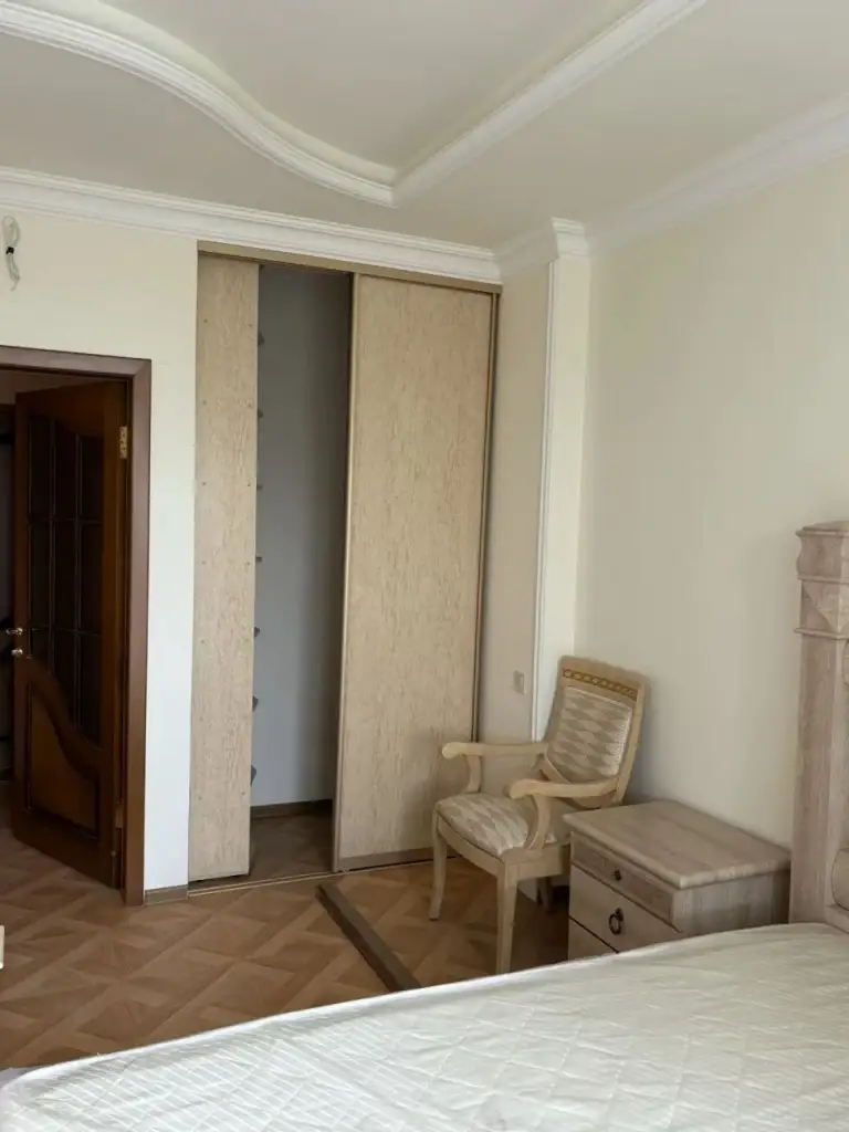 3К. Квартира — ленинский район, ул. Воровского

Общая площадь — 72,7 кв. М.
Жилая 47,7 кв. М.
Кухня 7,8 кв. М.
Этаж: 2/3

Продажа 3 комнатной квартиры в ленинском районе, ул воровского.
После капитального ремонта, выполненного в 2013 году. Никто не жил. Заменены проводка и коммуникации, установлены новые радиаторы. Пол — ламинат и плитка, окна металлопластиковые. Есть балкон.

Вода по графику. В пешей доступности школа, детский сад, продуктовые магазины и остановка общественного транспорта. Возможен торг.

— Стоимость: 7 500 000 ₽
+79495407855, Светлана. - фотография - 6