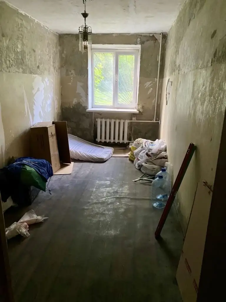 3К. Квартира — ленинский район, ул. Изюмовская
Общая площадь — 56 кв. М.
Жилая - 37,5 кв. М.
Кухня - 7,4 кв. М.
Этаж: 1/4 (цокольный)

Продажа трёхкомнатной квартиры с рациональной планировкой: все комнаты раздельные. Жилая площадь — 37,5 кв. М, площадь кухни — 7,4 кв. М. Состояние — под ремонт, окна металлопластиковые.

В квартире есть газовая колонка, вода подаётся по графику. В пешей доступности находятся школа, детский сад, продуктовые магазины, универмаг «радуга» и остановка общественного транспорта. Возможен торг.

— Стоимость: 3 000 000 ₽
+7(949)540-78-55, Светлана - фотография - 2