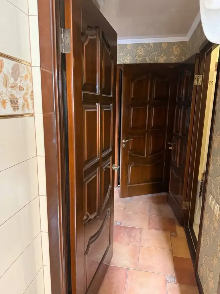 3К. Квартира — калининский район, б-р шахтостроителей
Этаж: 5/9
Вода по графику, бойлера нет. Мебель частично.
— Стоимость: **30 000 ₽** + коммунальные услуги
+7(949)105-35-35, Виктория - фотография - 6