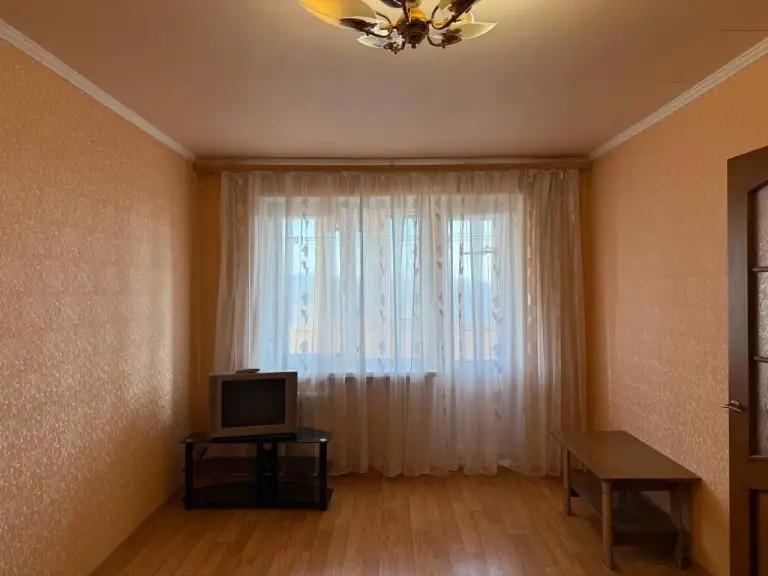 **Сдается 2к. Квартира в калининском районе**

Адрес квартиры:
Б-р шахтостроителей 24-25, калининский рынок
Общая площадь —** 50 кв. М. **
Этаж:** 7/9 **

Квартира в отличном состоянии, оборудована кондиционером, стиральной машинкой, холодильником и телевизором. Установлен бойлер. Вода не доходит. Подходит для пары.

Стоимость:** 25 000 ₽ **+ коммунальные услуги.
Телефон: +7(949)105-35-35, виктория.
Контакты: @donvikay - фотография - 9
