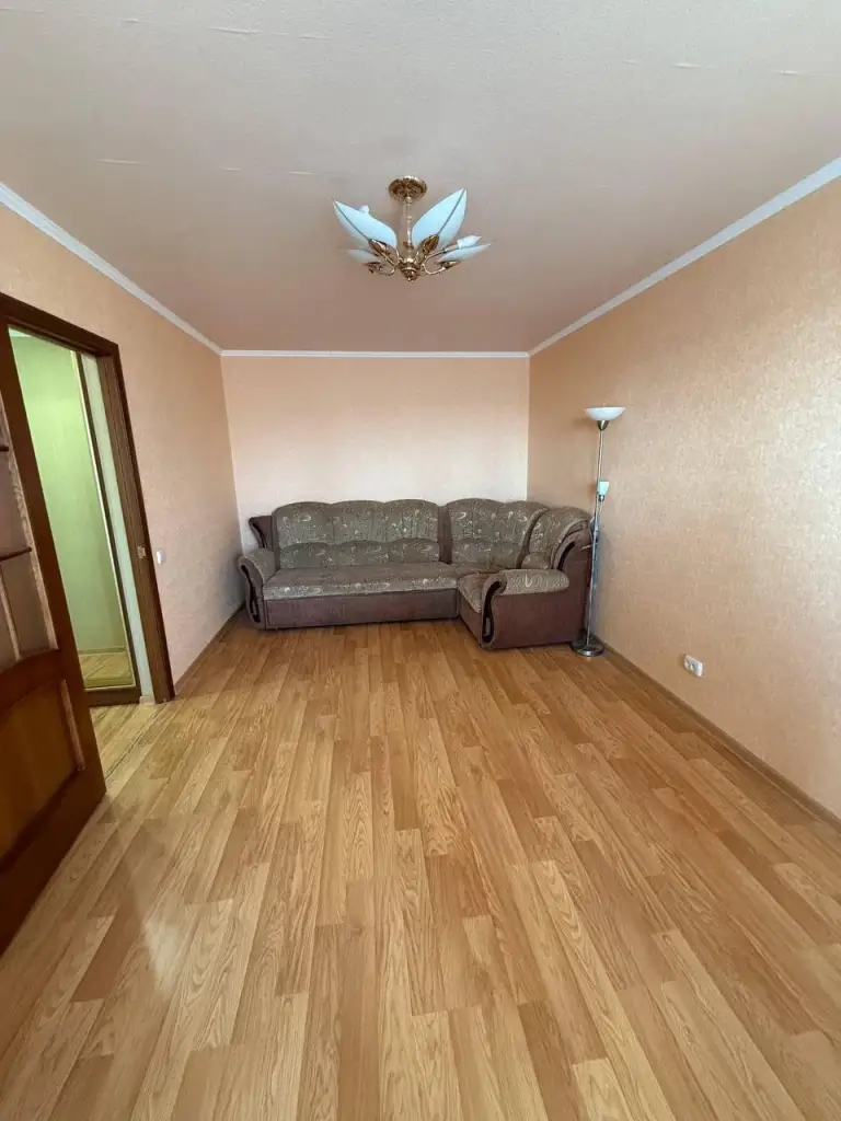 **Сдается 2к. Квартира в калининском районе**

Адрес квартиры:
Б-р шахтостроителей 24-25, калининский рынок
Общая площадь —** 50 кв. М. **
Этаж:** 7/9 **

Квартира в отличном состоянии, оборудована кондиционером, стиральной машинкой, холодильником и телевизором. Установлен бойлер. Вода не доходит. Подходит для пары.

Стоимость:** 25 000 ₽ **+ коммунальные услуги.
Телефон: +7(949)105-35-35, виктория.
Контакты: @donvikay - фотография - 8
