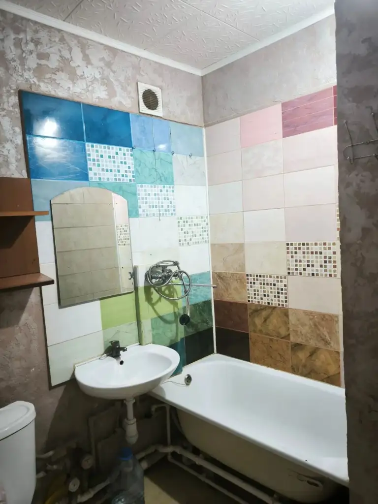 Продам 1-комнатную квартиру в мкр. Текстильщик, кировский район донецка.
Большая гостинка. Рядом вся инфраструктура. Вода по графику. Хорошее жилое состояние.
6 Этаж / 9. Собственник в донецке
Цена 2 100 000 руб.
+7 949 336 13 92
+7 951 820 32 25 - фотография - 6