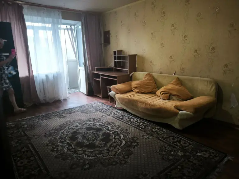 Продам 1-комнатную квартиру в мкр. Текстильщик, кировский район донецка.
Большая гостинка. Рядом вся инфраструктура. Вода по графику. Хорошее жилое состояние.
6 Этаж / 9. Собственник в донецке
Цена 2 100 000 руб.
+7 949 336 13 92
+7 951 820 32 25 - фотография - 2