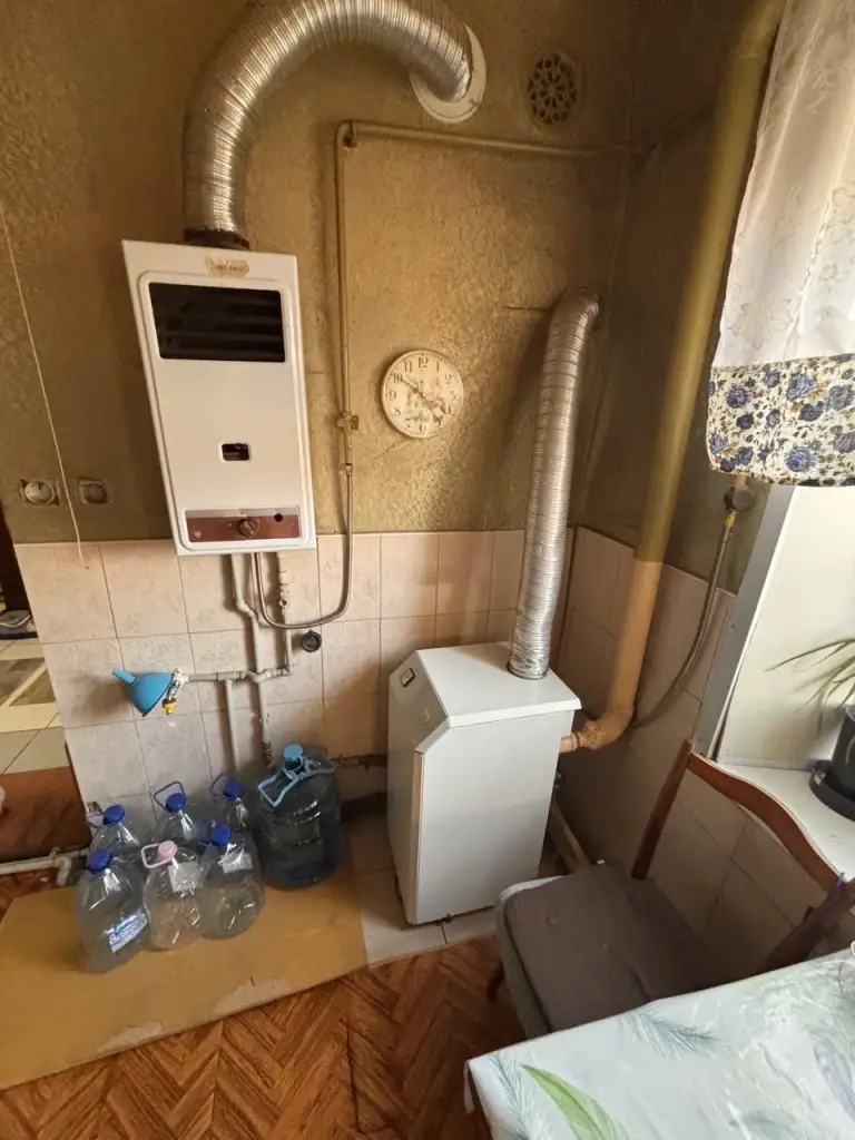 Продажа дома с газом в центрально-городском р-не (31- линия), 75 м2 общая;
- Одноконтурный котел, колонка;
- Ванная и санузел в доме;
- Окна пластиковые.
Жилое состояние, частично с мебелью.
Участок 5 соток (не приватизирован). Документы готовы. Рядом остановка, школа, магазин. +79493895347,
+79494868504 (Феникс)
+79490919571 (Миранда), ан. - фотография - 2