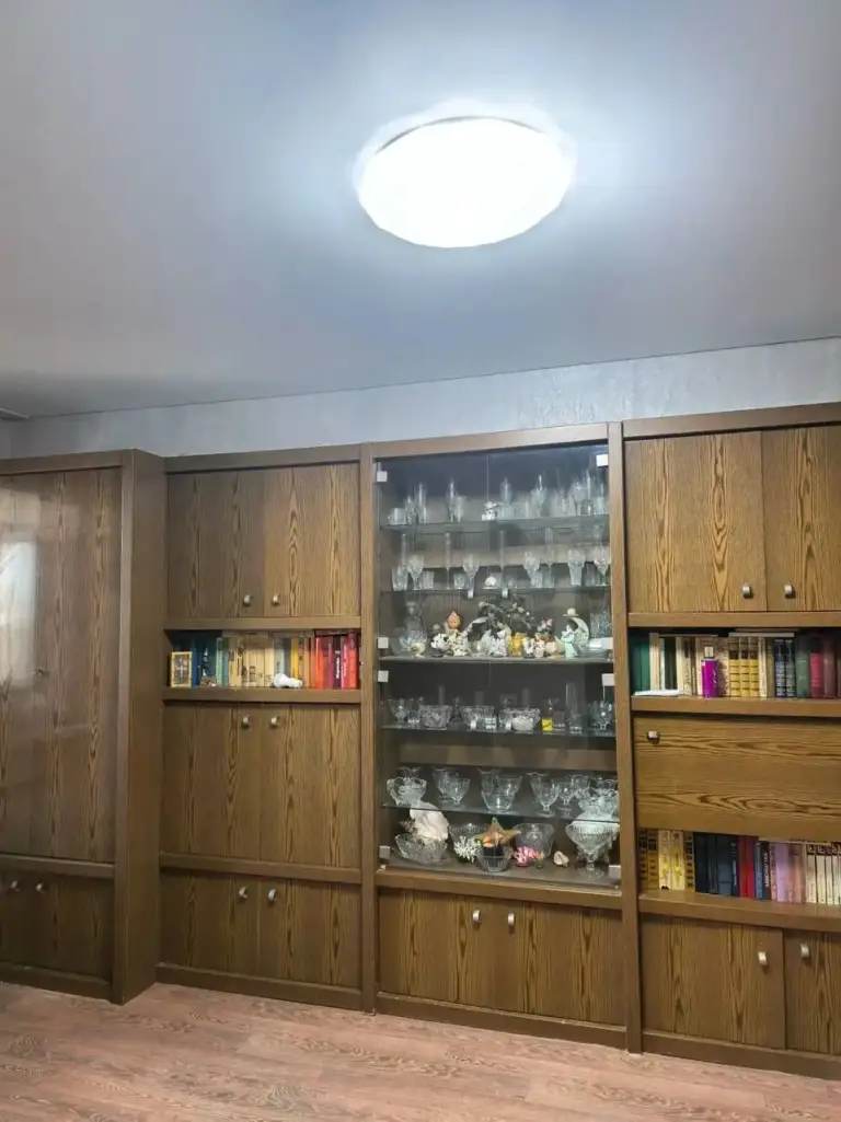 2К. Квартира — ворошиловский район, пр. Мира, 3
Этаж: 8/9

Раздельные комнаты. В квартире есть новый кондиционер, холодильник и стиральная машина. Подача воды без перебоев, установлена станция на 400 литров.

— Стоимость: **37 000 ₽**

+7(949)105-35-35, Виктория - фотография - 8
