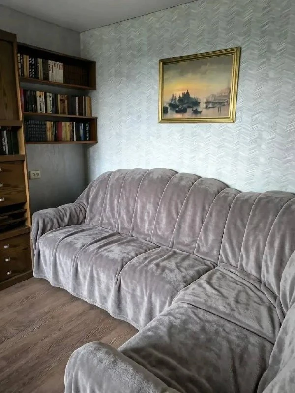 2К. Квартира — ворошиловский район, пр. Мира, 3
Этаж: 8/9

Раздельные комнаты. В квартире есть новый кондиционер, холодильник и стиральная машина. Подача воды без перебоев, установлена станция на 400 литров.

— Стоимость: **37 000 ₽**

+7(949)105-35-35, Виктория - фотография - 9