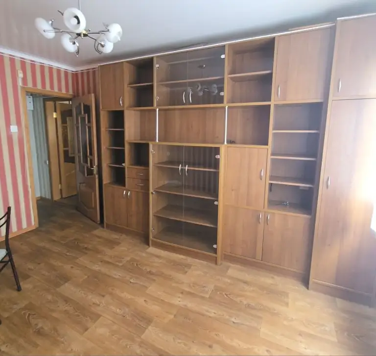 5К. Квартира — кировский район, текстильщик
Этаж: 9/9
Сдаётся просторная пятикомнатная квартира. Вода по графику, бойлер отсутствует. Рассматривается семья без животных.
— Стоимость: **35 000 ₽** + коммунальные услуги
+7(949)105-35-35, Виктория - фотография - 6