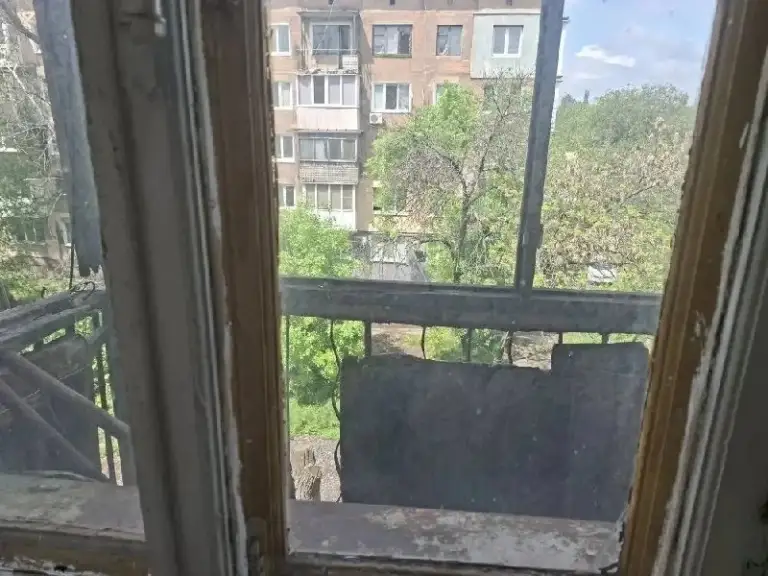2К. Квартира — буденновский район, ул. Независимости, 3
Общая площадь — 50 кв. М.
Этаж: 6/9

Сдаётся двухкомнатная квартира в буденновском районе. В квартире есть бойлер. Вода подаётся по графику, в доме установлен насос.

— Стоимость: **27 000 ₽**

+7(949)105-35-35, Виктория

2К. Квартира — гвардейка, ул. Черняховского

Общая площадь — 45,5 кв. М.
Этаж: 4/5

Тёплая неугловая квартира под ремонт. Поменяны трубы отопления и канализационная труба. Тихий район.

Рядом с домом находится магазин «пакет», недалеко — военкомат и автостанция. Остановка «хлебозавод» — маршрут автобуса №102, остановка «военкомат» — маршрут №19.

— Стоимость: **1 500 000 ₽** - фотография - 9