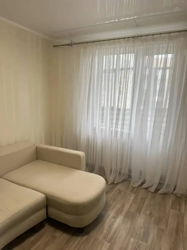 1К. Квартира — кировский район, ул. Бирюзова, 2
Общая площадь — 30,22 кв. М.

Квартира не угловая, окна металлопластиковые. Все трубы и коммуникации заменены, санузел совмещённый. Вода по графику.

Рядом находятся школа, детский сад, магазин и остановка общественного транспорта.

— Стоимость: **2 500 000 ₽**

+7(949)105-35-35, Виктория - фотография - 2