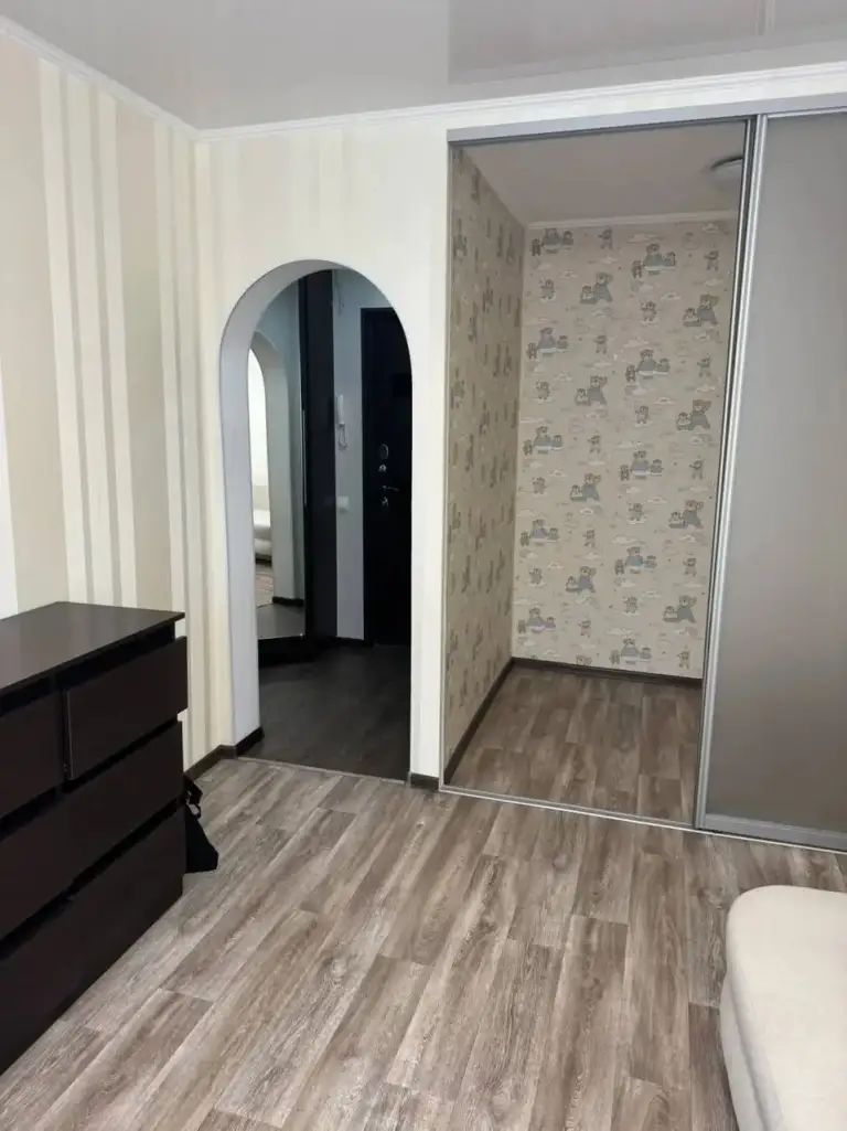 1К. Квартира — кировский район, ул. Бирюзова, 2
Общая площадь — 30,22 кв. М.

Квартира не угловая, окна металлопластиковые. Все трубы и коммуникации заменены, санузел совмещённый. Вода по графику.

Рядом находятся школа, детский сад, магазин и остановка общественного транспорта.

— Стоимость: **2 500 000 ₽**

+7(949)105-35-35, Виктория - фотография - 4