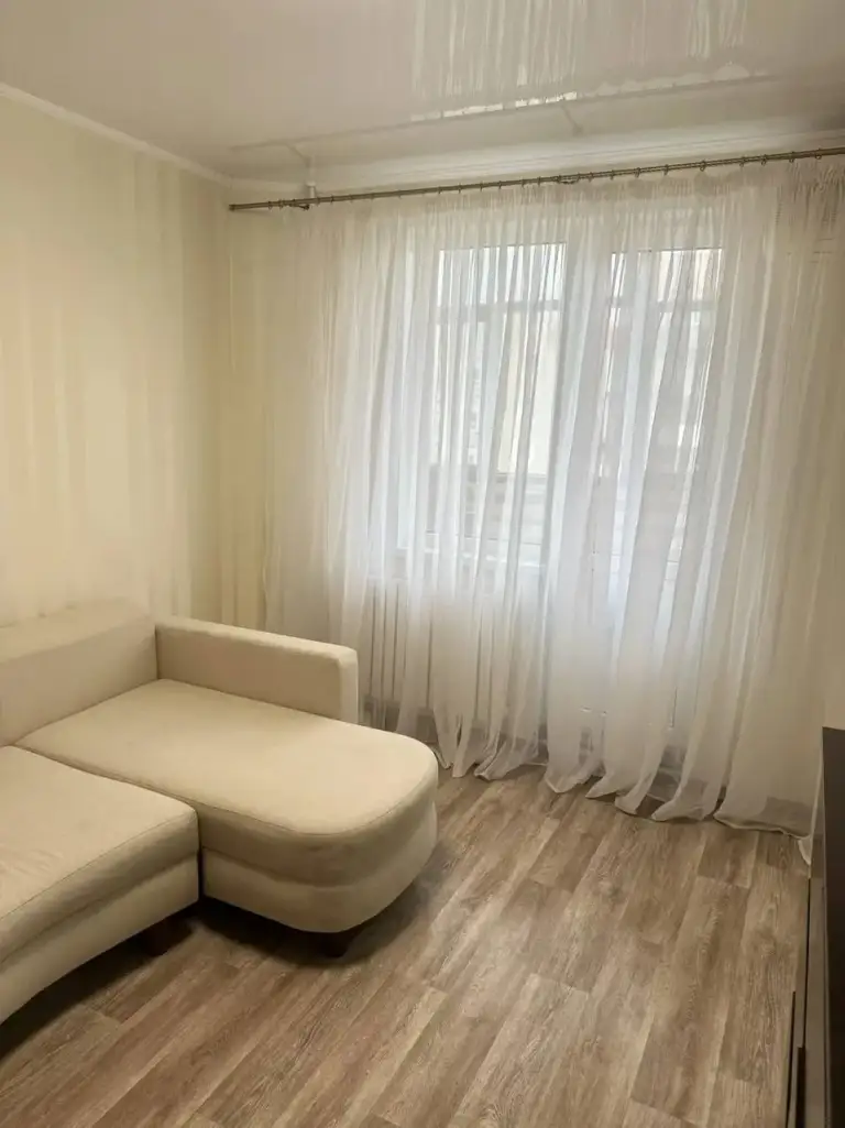 1К. Квартира — кировский район, ул. Бирюзова, 2
Общая площадь — 30,22 кв. М.

Квартира не угловая, окна металлопластиковые. Все трубы и коммуникации заменены, санузел совмещённый. Вода по графику.

Рядом находятся школа, детский сад, магазин и остановка общественного транспорта.

— Стоимость: **2 500 000 ₽**

+7(949)105-35-35, Виктория - фотография - 9
