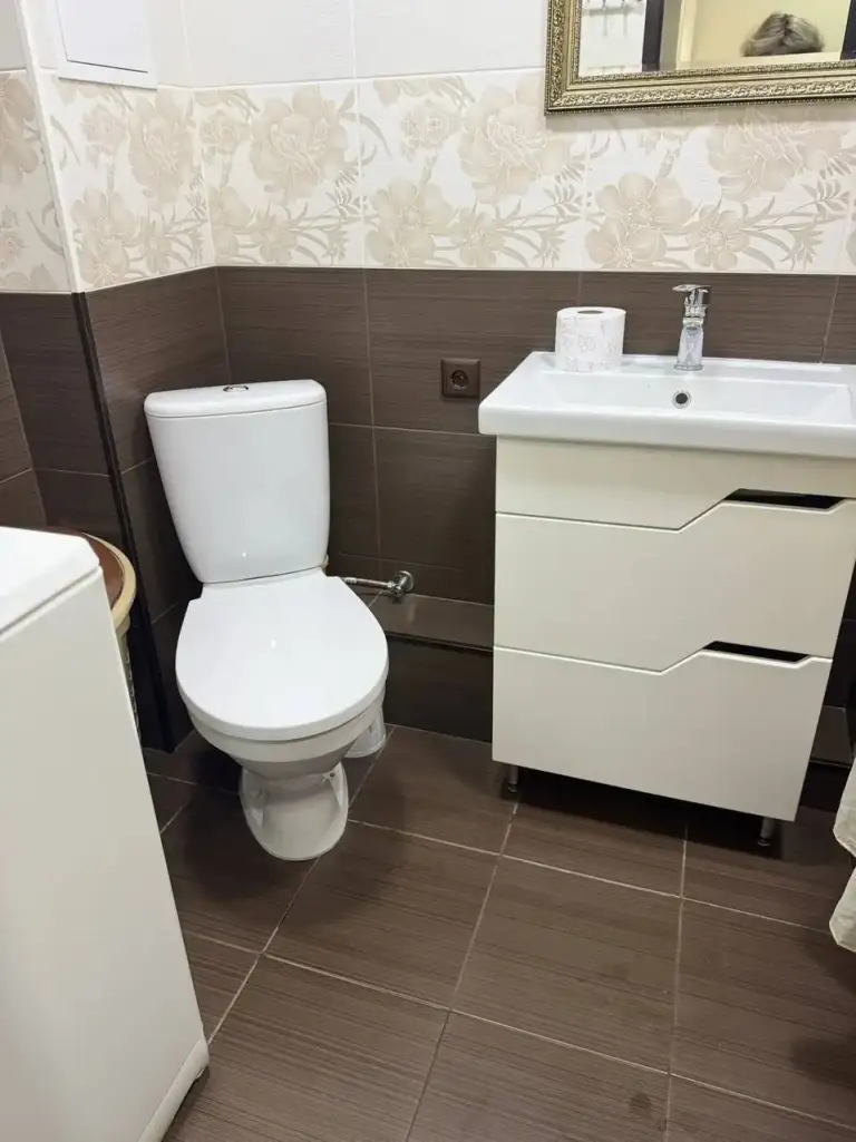 1К. Квартира — кировский район, ул. Бирюзова, 2
Общая площадь — 30,22 кв. М.

Квартира не угловая, окна металлопластиковые. Все трубы и коммуникации заменены, санузел совмещённый. Вода по графику.

Рядом находятся школа, детский сад, магазин и остановка общественного транспорта.

— Стоимость: **2 500 000 ₽**

+7(949)105-35-35, Виктория - фотография - 5