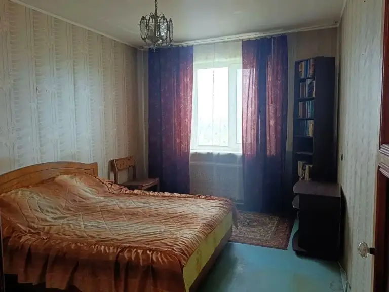 Продам 2х комнатную квартиру в киевском р-не, по киевскому проспекту, ориентир, шахтерская площадь, маг вильнюс, северный, 8/9, не угловая, 48,4/30/8, комнаты и с/у-раздельные, на кухне и в спальне окна пластиковые, большая лоджия застеклена пластиком, кладовая, счетчики на воду, вода по графику идет! Состояние в комнатах жилое, кухня и с/у под ремонт.
Отличная транспортная развязка-киевский проспект, ул. Артема, университетская, магазины, аптеки, школа, детский сад.

Собственник-1 в донецке, документы готовы, внесены в росреестр. Никто не прописан.

С уважением, ан городская недвижимость, +79493448020 инна - фотография - 4
