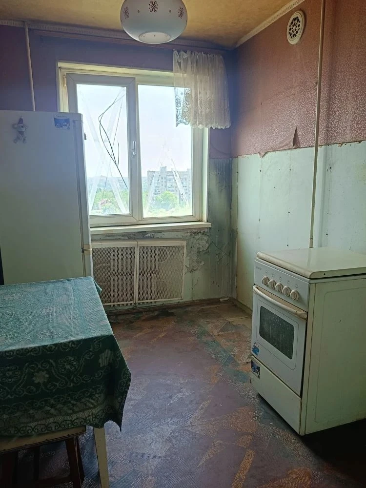 Продам 2х комнатную квартиру в киевском р-не, по киевскому проспекту, ориентир, шахтерская площадь, маг вильнюс, северный, 8/9, не угловая, 48,4/30/8, комнаты и с/у-раздельные, на кухне и в спальне окна пластиковые, большая лоджия застеклена пластиком, кладовая, счетчики на воду, вода по графику идет! Состояние в комнатах жилое, кухня и с/у под ремонт.
Отличная транспортная развязка-киевский проспект, ул. Артема, университетская, магазины, аптеки, школа, детский сад.

Собственник-1 в донецке, документы готовы, внесены в росреестр. Никто не прописан.

С уважением, ан городская недвижимость, +79493448020 инна - фотография - 11