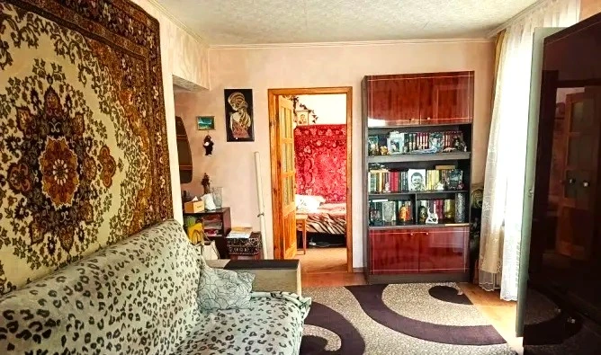 Продам 3-х комнатную квартиру в калининском районе, пр. Мира
1 Этаж 9-ти этажного дома, вода идет всегда.
Большая лоджия со своим оборудованным погребом
Квартира утеплена с фасада
Окна пластик
Высокий цоколь
Внутри заменены трубы, стояки
Установлен бойлер
5500 000 Руб. Торг реальному покупателю.
Документы готовы, показ в дневное время.
Звоните +79497939120 альбина ан - фотография - 4