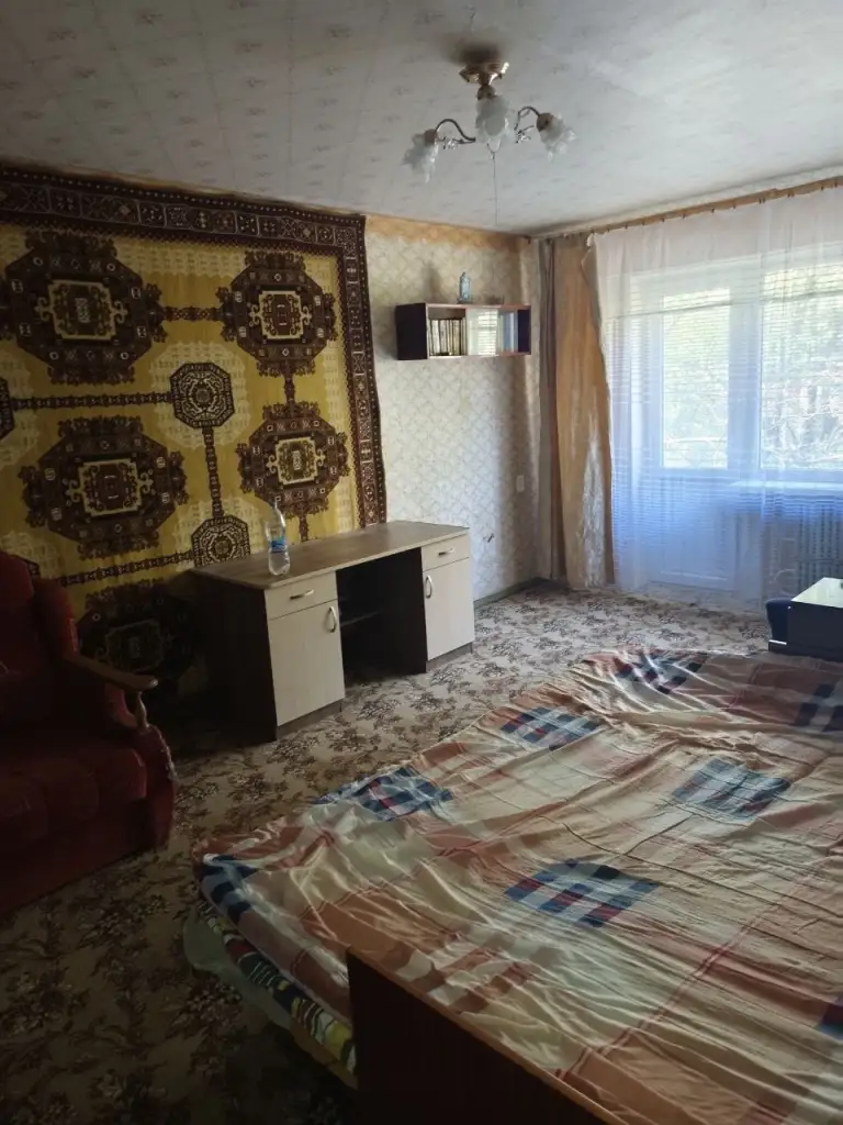1К. Квартира — кировский район, текстильщик
Общая площадь — 30 кв. М.
Этаж: 3/9

Большая гостинка. Вода по графику. Бойлер и стиральная машина отсутствуют.

— Стоимость: **15 000 ₽** + коммунальные услуги - фотография - 1