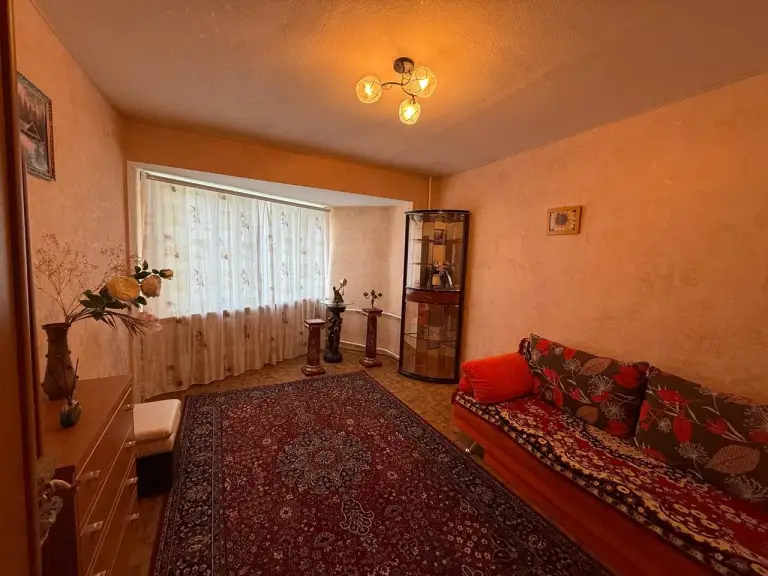 3К. Квартира — киевский район, пр. Киевский, 5
Общая площадь — 77,5 кв. М.
Этаж: 4/9

Кирпичный дом. Квартира перепланирована из 4-комнатной в 3-комнатную: увеличен санузел, обустроена большая кухня-гостиная. Отличное состояние.

Вода по графику, подаётся с хорошим напором. Установлен бойлер. Рядом остановки общественного транспорта во все направления.

— Стоимость: **7 200 000 ₽**
+7(949)105-35-35, Виктория - фотография - 1