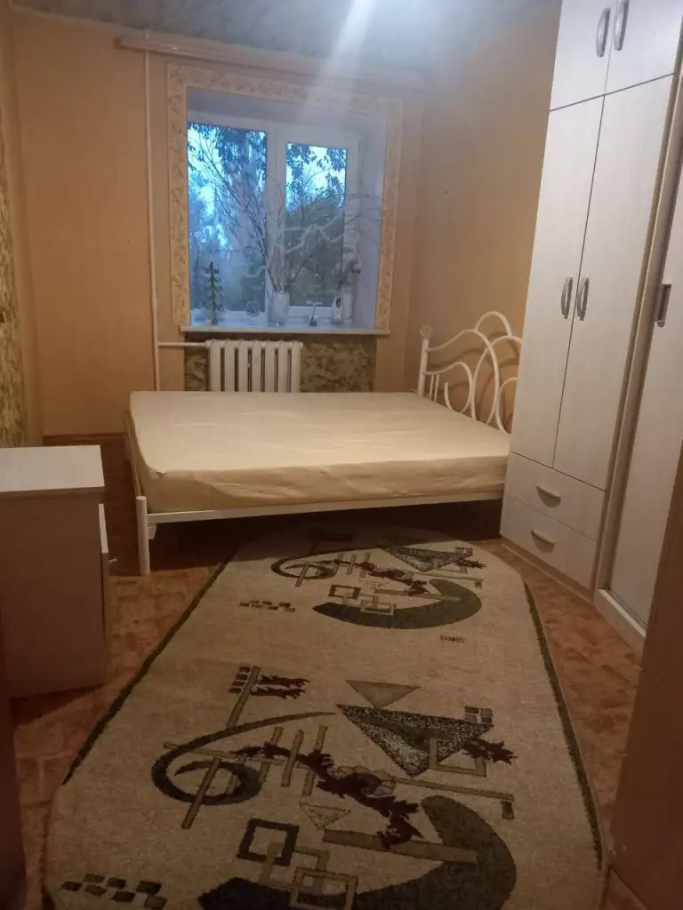 3К. Квартира — киевский район, пр. Киевский, 5
Общая площадь — 77,5 кв. М.
Этаж: 4/9

Кирпичный дом. Квартира перепланирована из 4-комнатной в 3-комнатную: увеличен санузел, обустроена большая кухня-гостиная. Отличное состояние.

Вода по графику, подаётся с хорошим напором. Установлен бойлер. Рядом остановки общественного транспорта во все направления.

— Стоимость: **7 200 000 ₽**
+7(949)105-35-35, Виктория - фотография - 4