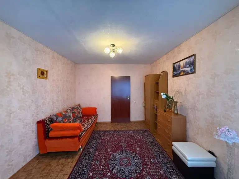 3К. Квартира — киевский район, пр. Киевский, 5
Общая площадь — 77,5 кв. М.
Этаж: 4/9

Кирпичный дом. Квартира перепланирована из 4-комнатной в 3-комнатную: увеличен санузел, обустроена большая кухня-гостиная. Отличное состояние.

Вода по графику, подаётся с хорошим напором. Установлен бойлер. Рядом остановки общественного транспорта во все направления.

— Стоимость: **7 200 000 ₽**
+7(949)105-35-35, Виктория - фотография - 2