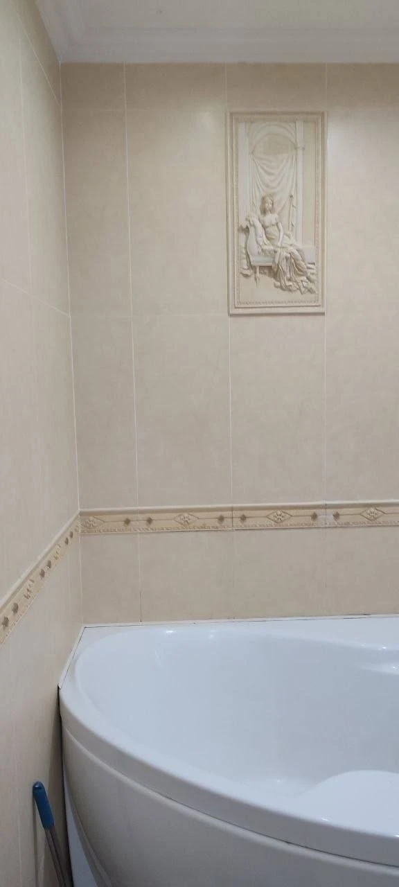 4К. Квартира — киевский район, гладковка, ул. Коцюбинского
Практически пустая квартира без мебели. Детская комната полностью меблирована, также есть встроенные шкафы в спальне и коридоре.
Кухня укомплектована мебелью, без бытовой техники. В наличии бойлер и стиральная машина.
— Стоимость: **6 500 000 ₽**
+7(949)105-35-35, Виктория - фотография - 5