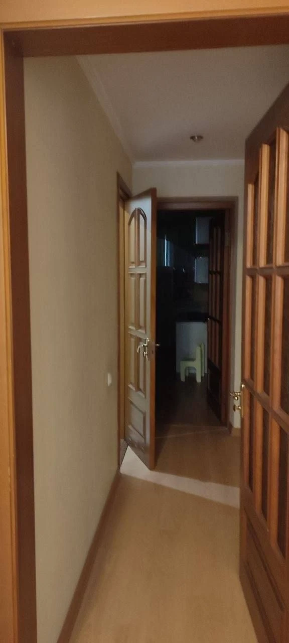 4К. Квартира — киевский район, гладковка, ул. Коцюбинского
Практически пустая квартира без мебели. Детская комната полностью меблирована, также есть встроенные шкафы в спальне и коридоре.
Кухня укомплектована мебелью, без бытовой техники. В наличии бойлер и стиральная машина.
— Стоимость: **6 500 000 ₽**
+7(949)105-35-35, Виктория - фотография - 3
