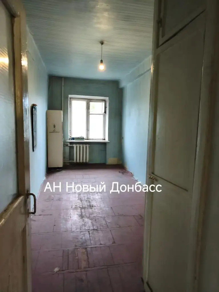 Продам! 2 комнатная квартира, 44 м², 5/5 эт. — парк щербакова, ул. Университетская.
Продается двухкомнатная квартира в ворошиловском районе. Больница №5. Отличное расположение: рядом парк щербакова, развитая инфраструктура, центр города.
Параметры: 44 кв. М, кухня 6.1 кв. М.
Состояние: под ремонт.
Этажность: 5-й этаж 5-этажного дома.
Преимущества:
Документы готовы к продаже.
Быстрый выход на сделку.
Полное юридическое сопровождение от ан «новый донбасс».
Цена: 3 200 000 руб.
По всем вопросам звоните по телефону: + наталья владимировна - фотография - 2