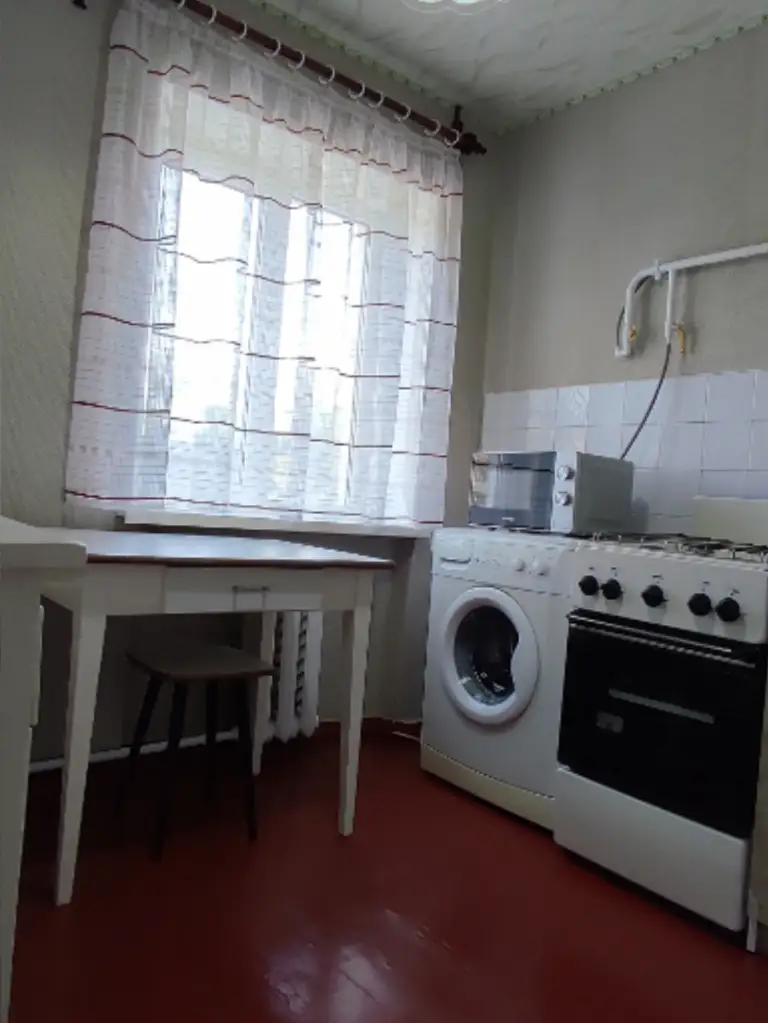 Продаëтся 2 ком. Кв. Днр г. Донецк, бульвар шевченко. Дом 90. Площадь 41,5 м. Кв. , 4 эт/5.
Цена: 4 500 000
Владимир (собственник)
+7 949 528 40 80 Мах
+7 968 950 88 65 Whatsapp, telegram
Продаëтся 2-х ком. Кв: донецк, бульвар шевченко, дом 90 (калининский район, автомагазин). Дом кирпичный 4 эт. /5. После косметического ремонта. Квартира тëплая и светлая. Комнаты смежные. В квартире есть всё необходимое для проживания: мебель, диван раскладывающийся, кровать (новый матрас в упаковке), кондиционер, газовая колонка автомат "termet", холодильник, телевизор, стиральная машина, микроволновая печь (новая), чайник электрический (новый), пылесос, утюг. Кухонная посуда: тарелки, чашки, столовые приборы, кастрюли, сковорода. Всë остаëтся в квартире. Окна металлопластиковые, хорошая входная дверь, трубы водопроводные пластиковые.
Вода по графику, но рекомендую установить насос + ëмкость, чтобы была круглосуточно вода холодная и горячая (газовая колонка).
В квартире никто не прописан и без обриминений. Видео обзор квартиры по запросу.
Владимир (собственник)
+7 949 528 40 80 Мах - фотография - 7