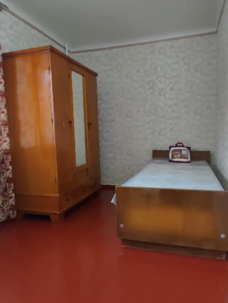Продаëтся 2 ком. Кв. Днр г. Донецк, бульвар шевченко. Дом 90. Площадь 41,5 м. Кв. , 4 эт/5.
Цена: 4 500 000
Владимир (собственник)
+7 949 528 40 80 Мах
+7 968 950 88 65 Whatsapp, telegram
Продаëтся 2-х ком. Кв: донецк, бульвар шевченко, дом 90 (калининский район, автомагазин). Дом кирпичный 4 эт. /5. После косметического ремонта. Квартира тëплая и светлая. Комнаты смежные. В квартире есть всё необходимое для проживания: мебель, диван раскладывающийся, кровать (новый матрас в упаковке), кондиционер, газовая колонка автомат "termet", холодильник, телевизор, стиральная машина, микроволновая печь (новая), чайник электрический (новый), пылесос, утюг. Кухонная посуда: тарелки, чашки, столовые приборы, кастрюли, сковорода. Всë остаëтся в квартире. Окна металлопластиковые, хорошая входная дверь, трубы водопроводные пластиковые.
Вода по графику, но рекомендую установить насос + ëмкость, чтобы была круглосуточно вода холодная и горячая (газовая колонка).
В квартире никто не прописан и без обриминений. Видео обзор квартиры по запросу.
Владимир (собственник)
+7 949 528 40 80 Мах - фотография - 4