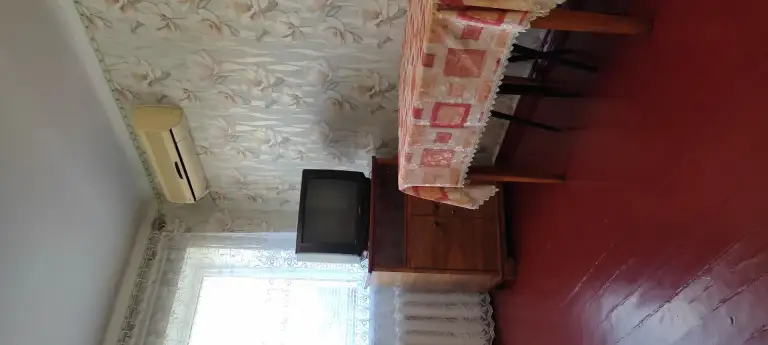 Продаëтся 2 ком. Кв. Днр г. Донецк, бульвар шевченко. Дом 90. Площадь 41,5 м. Кв. , 4 эт/5.
Цена: 4 500 000
Владимир (собственник)
+7 949 528 40 80 Мах
+7 968 950 88 65 Whatsapp, telegram
Продаëтся 2-х ком. Кв: донецк, бульвар шевченко, дом 90 (калининский район, автомагазин). Дом кирпичный 4 эт. /5. После косметического ремонта. Квартира тëплая и светлая. Комнаты смежные. В квартире есть всё необходимое для проживания: мебель, диван раскладывающийся, кровать (новый матрас в упаковке), кондиционер, газовая колонка автомат "termet", холодильник, телевизор, стиральная машина, микроволновая печь (новая), чайник электрический (новый), пылесос, утюг. Кухонная посуда: тарелки, чашки, столовые приборы, кастрюли, сковорода. Всë остаëтся в квартире. Окна металлопластиковые, хорошая входная дверь, трубы водопроводные пластиковые.
Вода по графику, но рекомендую установить насос + ëмкость, чтобы была круглосуточно вода холодная и горячая (газовая колонка).
В квартире никто не прописан и без обриминений. Видео обзор квартиры по запросу.
Владимир (собственник)
+7 949 528 40 80 Мах - фотография - 9