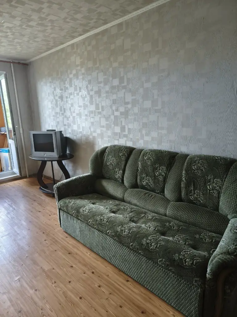 Продам! Вода ежедневно! 3х комнатная квартира донецк, кировский район, мирный.
Квартира теплая и уютная, большая. Пластиковые окна, хорошие межкомнатные двери и входные, батареи новые чугунные, трубы поменяны. В квартире имеется два застеклённый балкона. Санузел раздельный. Кухня оборудована всем необходимым, включая газовую плиту и холодильник.
Вода ежедневно.
Стоимость 5 500 000 руб. Торг
Шикарная инфраструктура - рядом с домом рынок, супермаркеты, магазины, садики, школа, остановки общественного транспорта (автобусы, троллейбусы).
Документы готовы к продаже. Прописанных нет. Наталья + 7 949 327 98 90 - фотография - 9