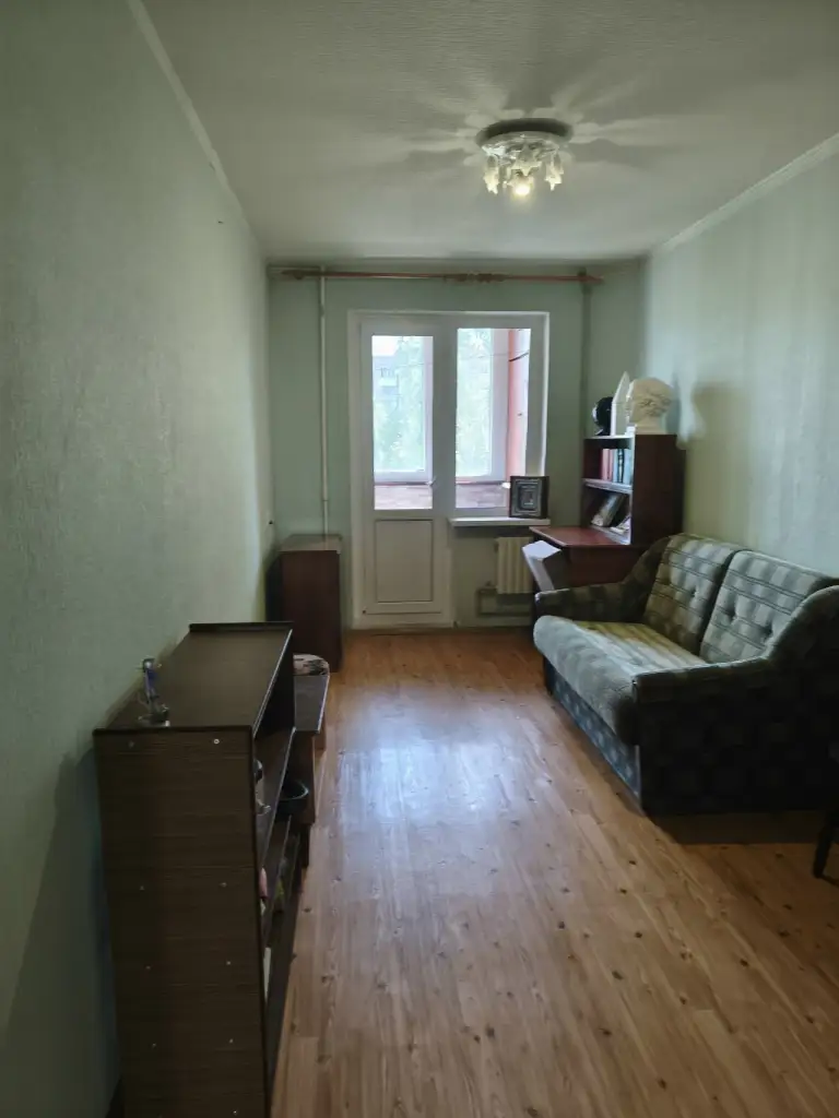 Продам! Вода ежедневно! 3х комнатная квартира донецк, кировский район, мирный.
Квартира теплая и уютная, большая. Пластиковые окна, хорошие межкомнатные двери и входные, батареи новые чугунные, трубы поменяны. В квартире имеется два застеклённый балкона. Санузел раздельный. Кухня оборудована всем необходимым, включая газовую плиту и холодильник.
Вода ежедневно.
Стоимость 5 500 000 руб. Торг
Шикарная инфраструктура - рядом с домом рынок, супермаркеты, магазины, садики, школа, остановки общественного транспорта (автобусы, троллейбусы).
Документы готовы к продаже. Прописанных нет. Наталья + 7 949 327 98 90 - фотография - 3
